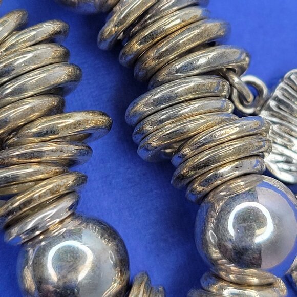 SILVER tone Stretch Flower Bracelet - Picture 4 of 7